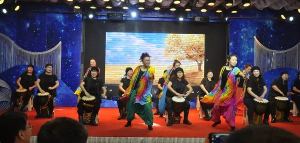 秦青幸福生活香槟之力让我们在生活中绽放光彩追求梦想勇往直前