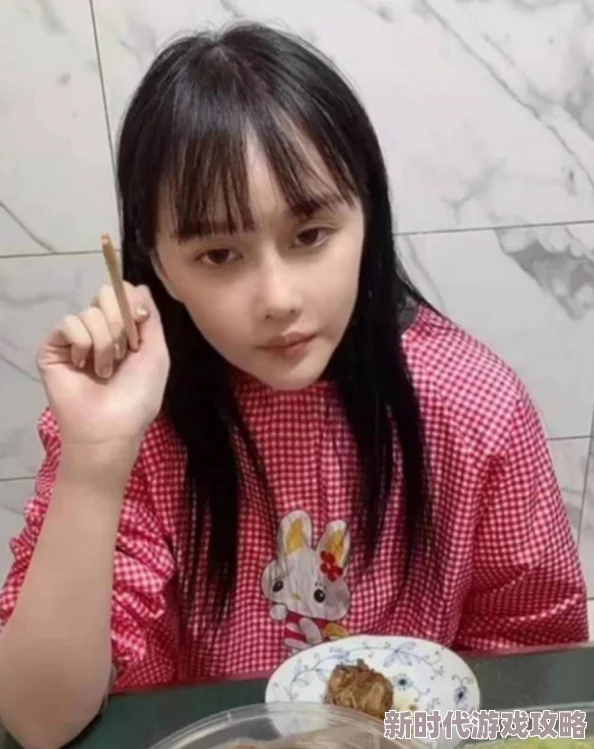 猛烈撞击灌满白浊花液书包女孩的书包被意外洒满了牛奶