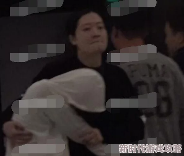 震惊！当红小花深夜酒店惊叫“嗯嗯嗯啊啊啊不要”疑似与神秘男子共度良宵