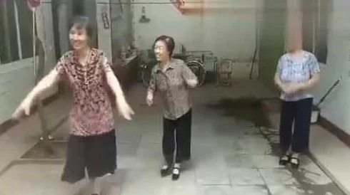 躁老太老太騷BBBB邻居爆料其深夜跳广场舞扰民
