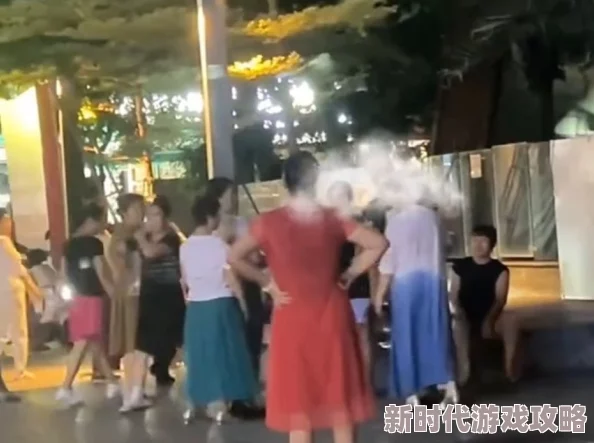 躁老太老太騷BBBB邻居爆料其深夜跳广场舞扰民