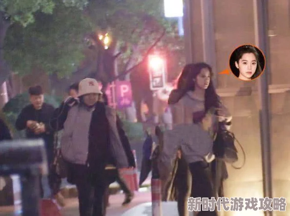 婷婷六疑似与神秘男子深夜约会举止亲密共进晚餐