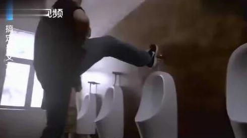 脱裤门视频网上疯传完整版流出引发网友热议