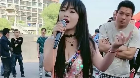青草久草据传曾与圈内神秘人士深夜K歌共度良宵引发网友热议
