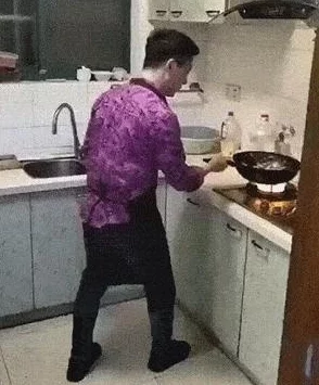 和闺蜜互舔网曝女生宿舍不雅视频流出引发热议