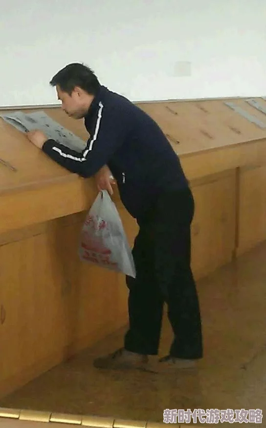 和闺蜜互舔网曝女生宿舍不雅视频流出引发热议