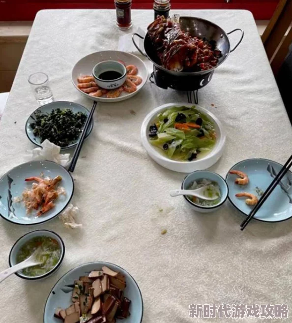 逢床作戏大王叫我来飙车据说片场盒饭只吃鱼不吃肉还自带8个助理按摩师 逢床作戏大王叫我来飙车据说片场盒饭只吃鱼不吃肉还自带8个助理按摩师