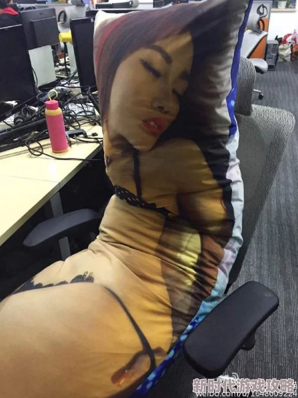 美女扒开尿口直播