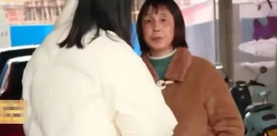 挺进老妇女老女人老妇媒体曝光该视频标题引发网友强烈谴责要求彻查并公开道歉