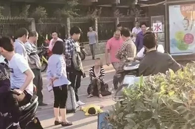 挺起双乳请主人用脚踩视频流出引发网络热议