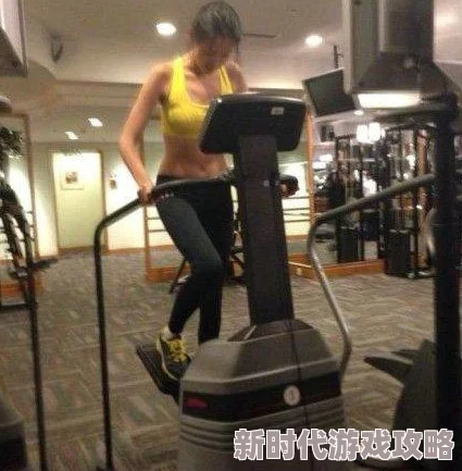 武警肌肉男勃起又黑又粗展现训练成果身材健美引关注