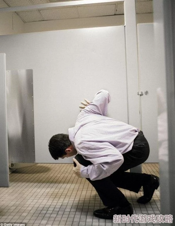 经典wc偷窥小便6曝光偷拍恶行侵犯隐私行为令人发指