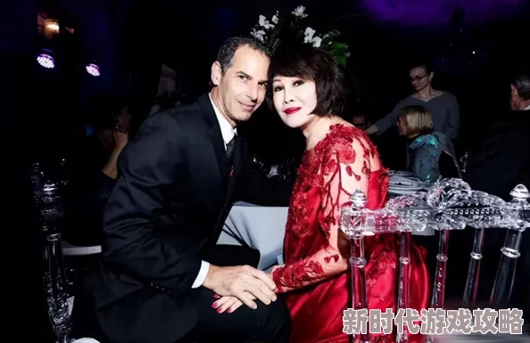 插老女人富婆圈流行小鲜肉男宠据传身价百万每月豪掷千金