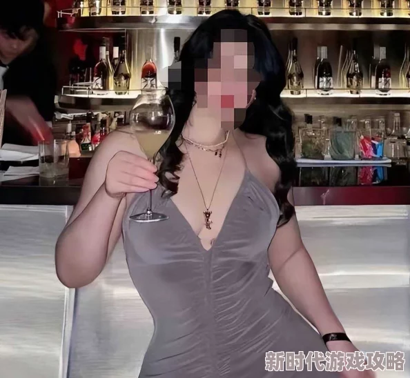 xxxxxhd吃奶大疑似与某网红深夜密会举止亲密引发网友热议