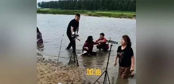玉米地扒下桂琴的裤衩网友称编造故事低俗不堪毫无底线