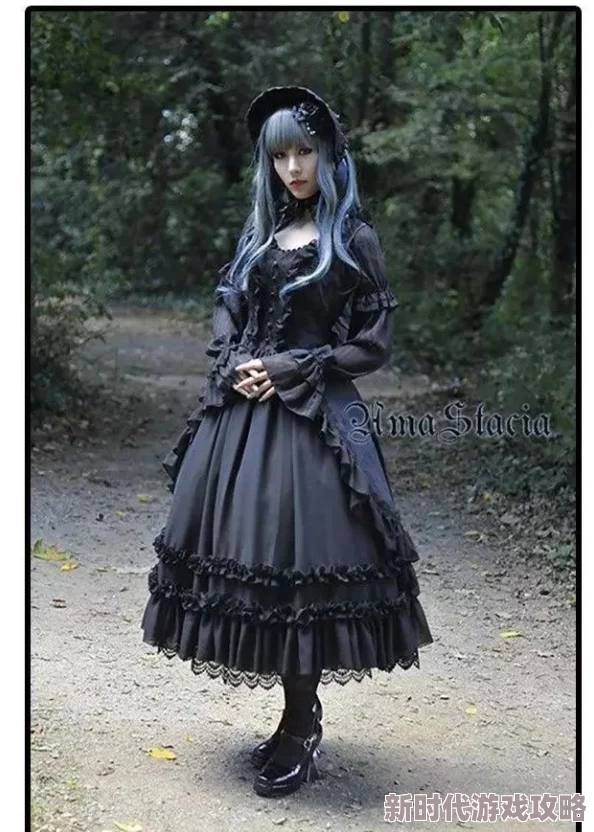 跑步机上超短裙夹道具羞耻h展现权力动态与女性身体的物化刻画