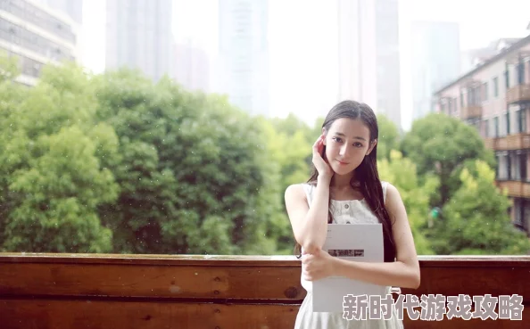 “白裤美女校花让我c”内容低俗媚俗，物化女性，传播不良价值观，令人不适
