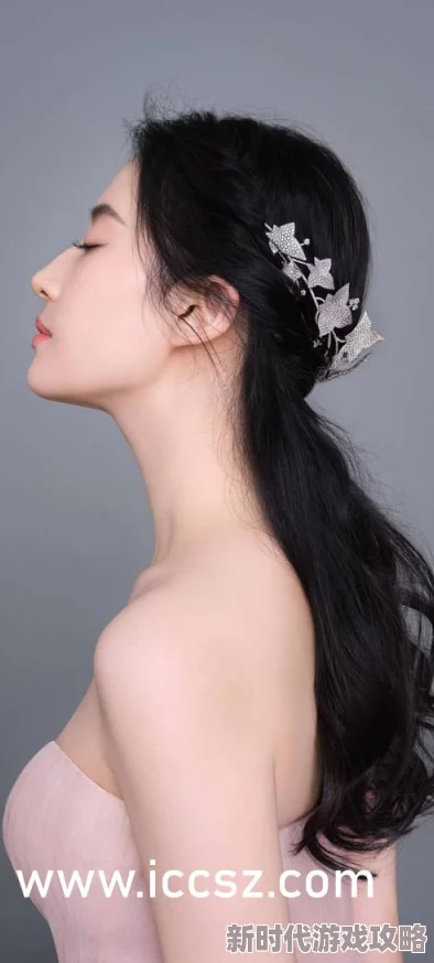 “白裤美女校花让我c”内容低俗媚俗，物化女性，传播不良价值观，令人不适