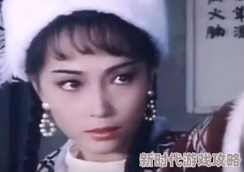 独家爆料！当红小花旦片场＂嗯湿了＂疑似与神秘男子举止亲密引剧组人员侧目