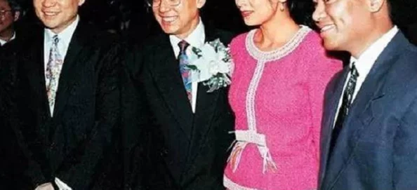 日本泡妞XXXⅩXXXWWW为什么它能引发人们对于情感的探讨为何它让人欲罢不能