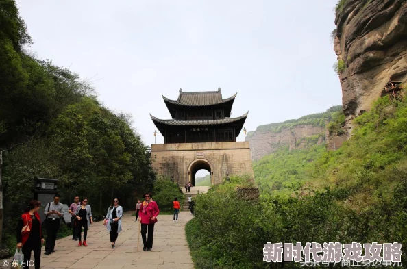2025年热门游戏攻略：明日之后攀爬绳索高效使用指南与最新技巧